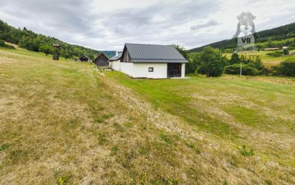 Vidiecke sídlo s pozemkom 11 903 m², herňou, garážou v obci Nálepkovo, v pokojnej časti Zahajnica, okres Gelnica