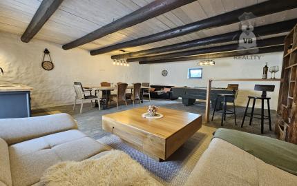 Vidiecke sídlo s pozemkom 11 903 m², herňou, garážou v obci Nálepkovo, v pokojnej časti Zahajnica, okres Gelnica