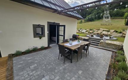 Vidiecke sídlo s pozemkom 11 903 m², herňou, garážou v obci Nálepkovo, v pokojnej časti Zahajnica, okres Gelnica