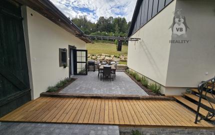 Vidiecke sídlo s pozemkom 11 903 m², herňou, garážou v obci Nálepkovo, v pokojnej časti Zahajnica, okres Gelnica