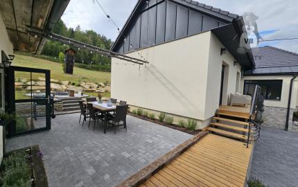Vidiecke sídlo s pozemkom 11 903 m², herňou, garážou v obci Nálepkovo, v pokojnej časti Zahajnica, okres Gelnica