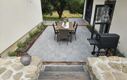 Vidiecke sídlo s pozemkom 11 903 m², herňou, garážou v obci Nálepkovo, v pokojnej časti Zahajnica, okres Gelnica