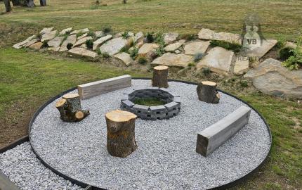Vidiecke sídlo s pozemkom 11 903 m², herňou, garážou v obci Nálepkovo, v pokojnej časti Zahajnica, okres Gelnica