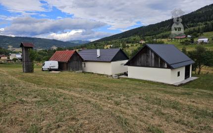 Vidiecke sídlo s pozemkom 11 903 m², herňou, garážou v obci Nálepkovo, v pokojnej časti Zahajnica, okres Gelnica