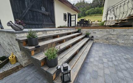 Vidiecke sídlo s pozemkom 11 903 m², herňou, garážou v obci Nálepkovo, v pokojnej časti Zahajnica, okres Gelnica