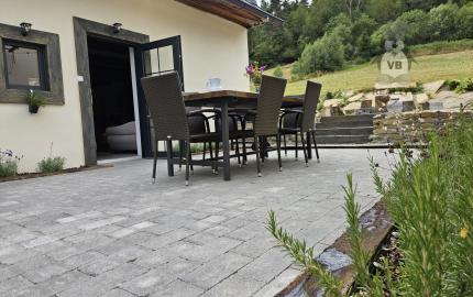 Vidiecke sídlo s pozemkom 11 903 m², herňou, garážou v obci Nálepkovo, v pokojnej časti Zahajnica, okres Gelnica