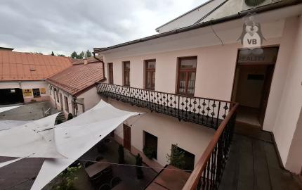 Kancelárske priestory priamo na námestí – 38 m²