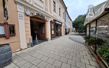 Kancelárske priestory priamo na námestí – 38 m²