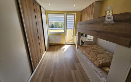 Moderný 3-izbový byt s balkónom po kompletnej rekonštrukcii - sídlisko Mier, Spišská Nová Ves