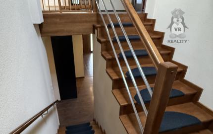 Ponúkame na predaj výnimočný rodinný dom s pozemkami 10 046 m² a investičným potenciálom – Spišské Vlachy