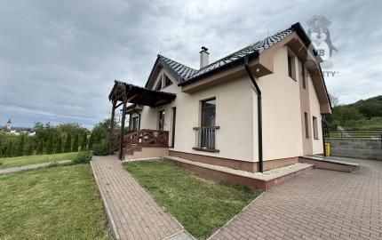 Ponúkame na predaj výnimočný rodinný dom s pozemkami 10 046 m² a investičným potenciálom – Spišské Vlachy