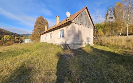 Samostatne stojaci rodinný dom s veľkým pozemkom v obci Stará Voda, okres Gelnica