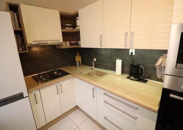 Byt 2+1 s dvomi loggiami na sídlisku Tarča, Sp. Nová Ves