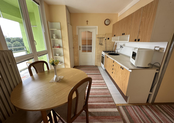 Byt 3+1 s loggiou centrum, Sp. Nová Ves