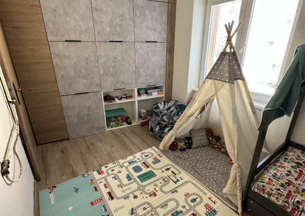 Byt 2+1 s balkónom prerobený na 3.izbový sídl. Rozvoj, Levoča