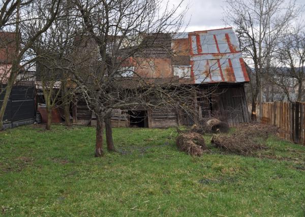 Pozemok so starším domom v obci Letanovce