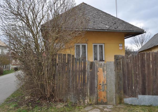 Pozemok so starším domom v obci Letanovce