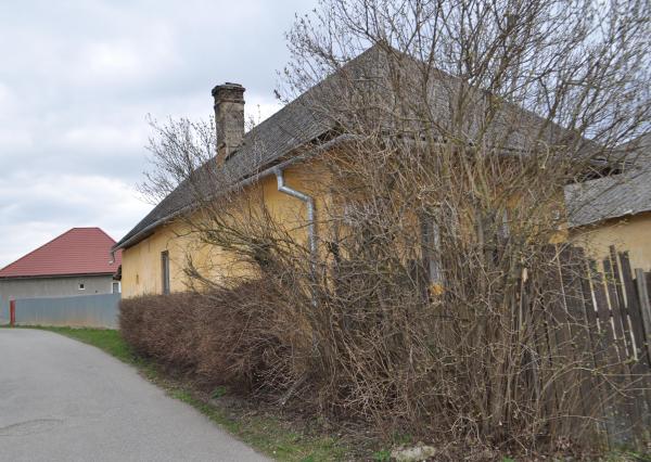 Pozemok so starším domom v obci Letanovce