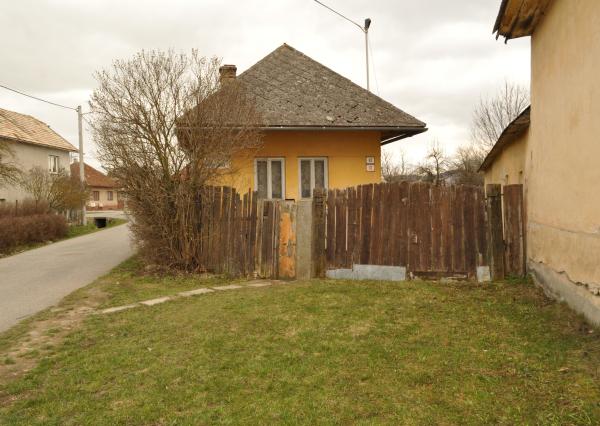 Pozemok so starším domom v obci Letanovce