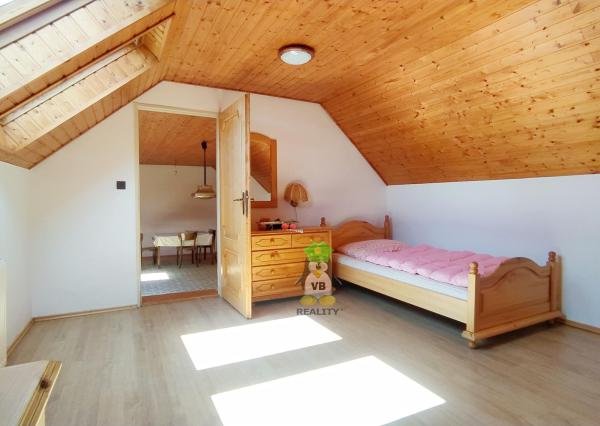 Jedinečný rodinný dom v obci Vinné s rozľahlým pozemkom