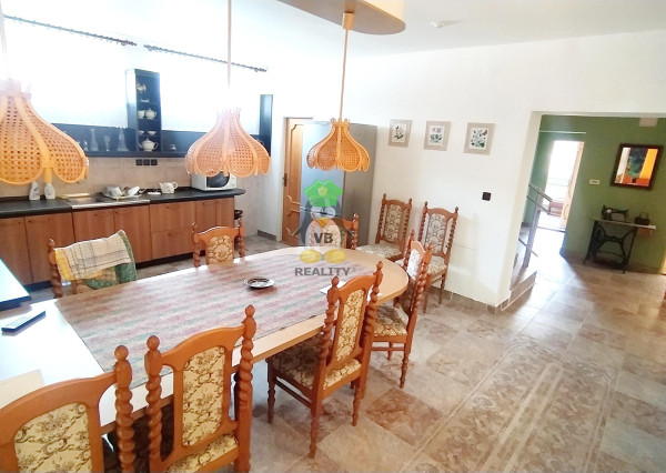 Jedinečný rodinný dom v obci Vinné s rozľahlým pozemkom