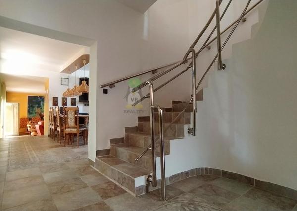 Jedinečný rodinný dom v obci Vinné s rozľahlým pozemkom