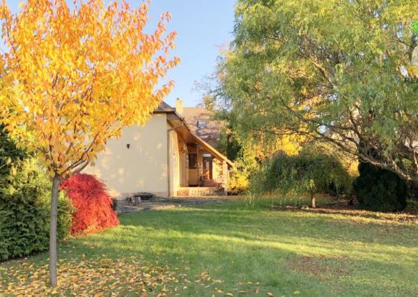 Jedinečný rodinný dom v obci Vinné s rozľahlým pozemkom