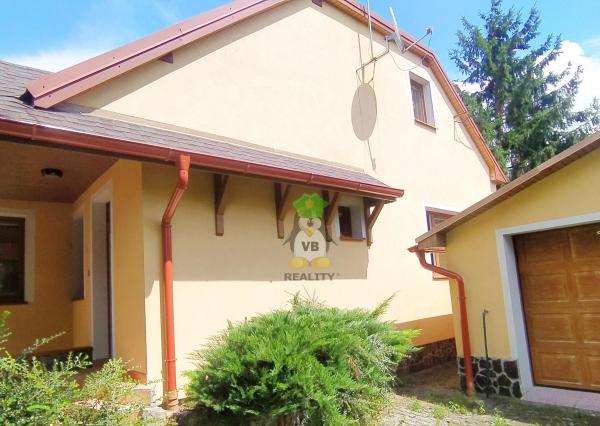 Jedinečný rodinný dom v obci Vinné s rozľahlým pozemkom