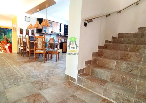 Jedinečný rodinný dom v obci Vinné s rozľahlým pozemkom