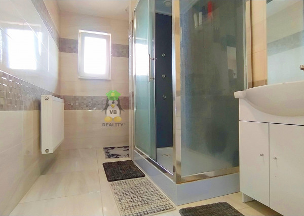 VÝRAZNE ZNÍŽENÁ CENA -Veľkorysý 5. izbový dom, Žbince