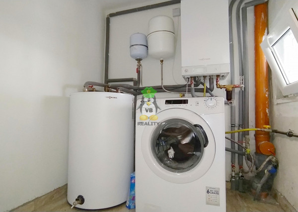 VÝRAZNE ZNÍŽENÁ CENA -Veľkorysý 5. izbový dom, Žbince