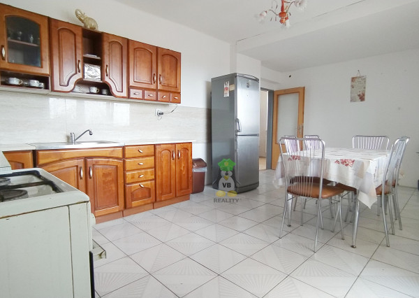 VÝRAZNE ZNÍŽENÁ CENA -Veľkorysý 5. izbový dom, Žbince