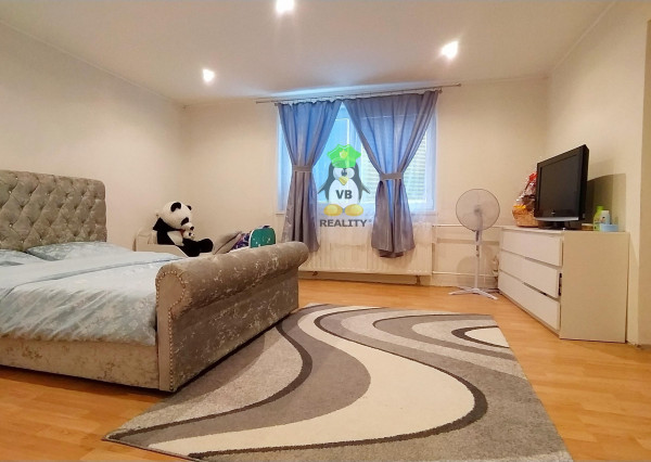 Rodinný dom, 2033m2, Falkušovce