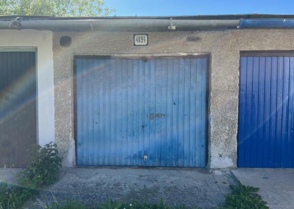 Garáž na sídlisku Tarča