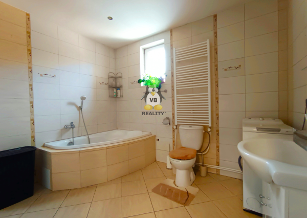 Rodinný dom s krásnou záhradou v obci Ložín