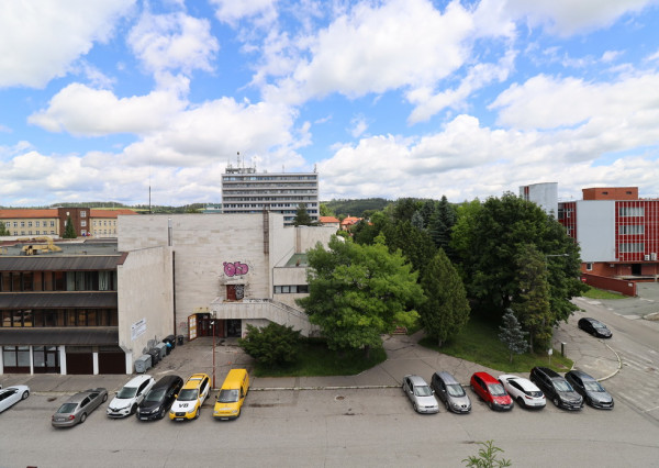 4 – izbový mezonetový byt s balkónom v centre mesta Spišská Nová Ves