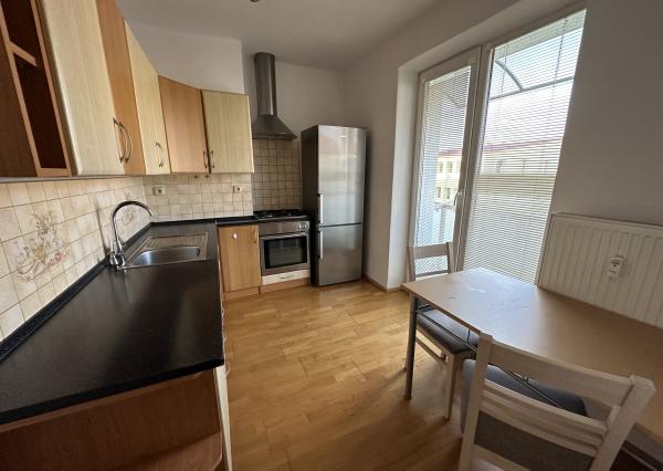 Byt 2+1 s balkónom centrum, Sp. Nová Ves