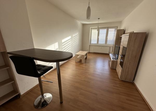 Byt 2+1 s balkónom centrum, Sp. Nová Ves