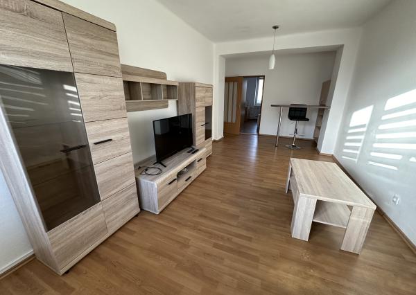 Byt 2+1 s balkónom centrum, Sp. Nová Ves