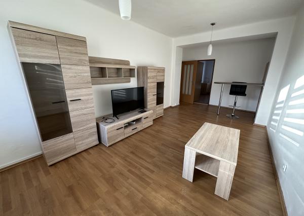 Byt 2+1 s balkónom centrum, Sp. Nová Ves