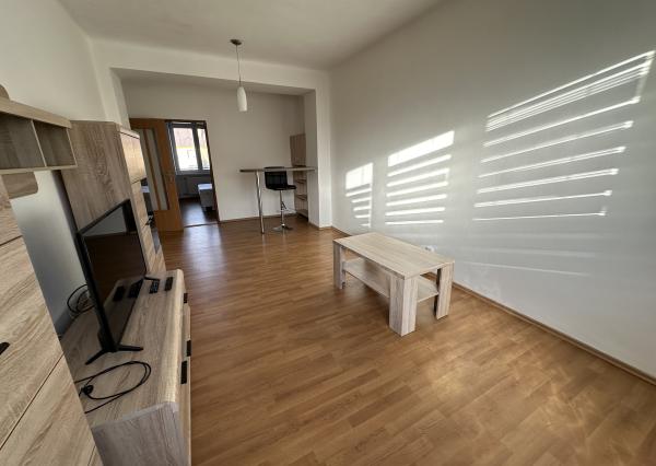 Byt 2+1 s balkónom centrum, Sp. Nová Ves