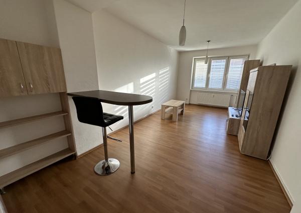 Byt 2+1 s balkónom centrum, Sp. Nová Ves