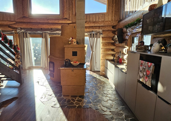 Zrubový rodinný dom v obci Hnilčík-Bindt, okres Sp. Nová Ves