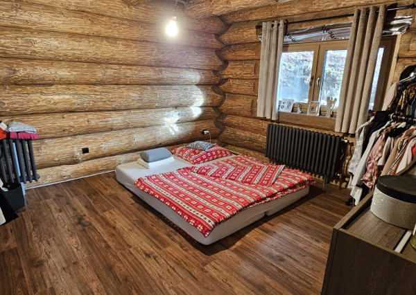 Zrubový rodinný dom v obci Hnilčík-Bindt, okres Sp. Nová Ves