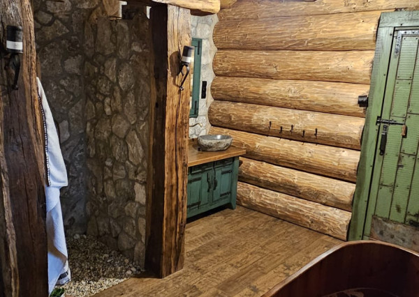 Zrubový rodinný dom v obci Hnilčík-Bindt, okres Sp. Nová Ves