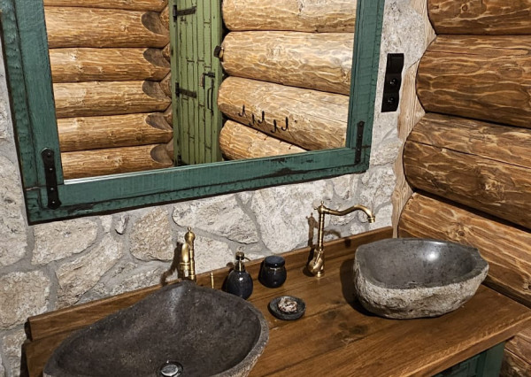 Zrubový rodinný dom v obci Hnilčík-Bindt, okres Sp. Nová Ves