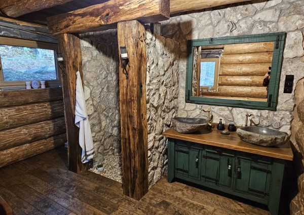 Zrubový rodinný dom v obci Hnilčík-Bindt, okres Sp. Nová Ves