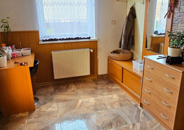 Rodinný dom s 2 samost. bytov. jednotkami v obci Jamník, SNV