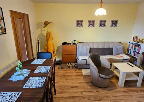 Rodinný dom s 2 samost. bytov. jednotkami v obci Jamník, SNV