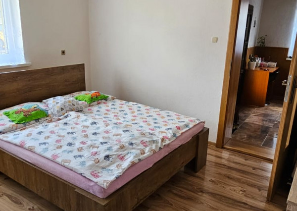 Rodinný dom s 2 samost. bytov. jednotkami v obci Jamník, SNV